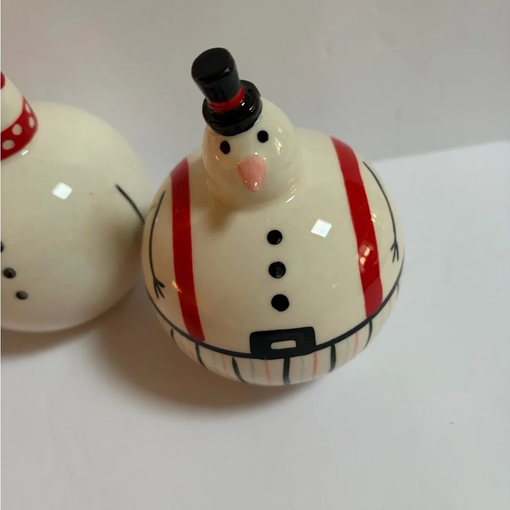 Trio of Round Ceramic Snowmen Figurine Family Winter Snow Friends NWT